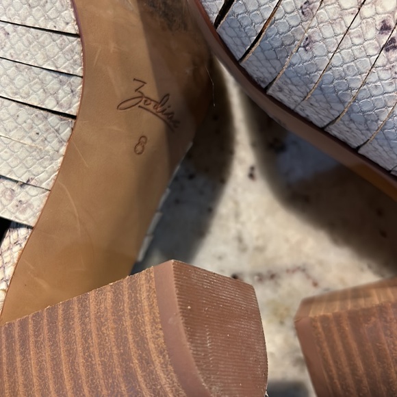 Snakeskin print shoes - Picture 6 of 6